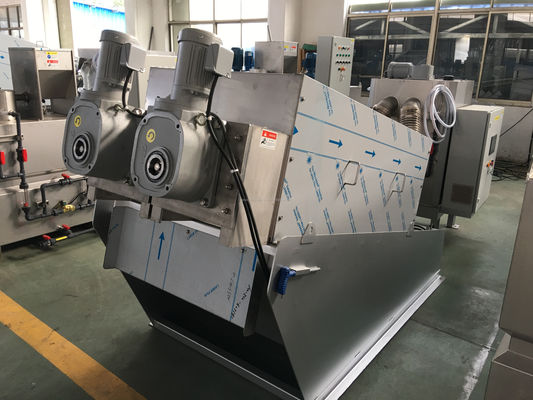 स्क्रू प्रेस कीचड़ निर्जलीकरण मशीन 2.4-30m3/h SUS304
